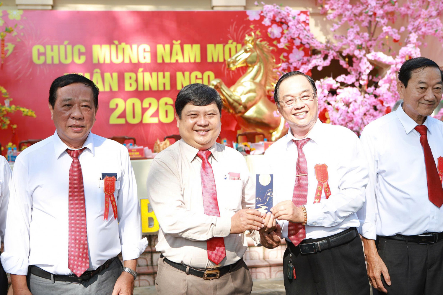 PHƯỜNG BÌNH DƯƠNG: CỘNG ĐỒNG NGƯỜI HOA ĐẾN THĂM, CHÚC MỪNG NHÂN DỊP TẾT NGUYÊN TIÊU 2026